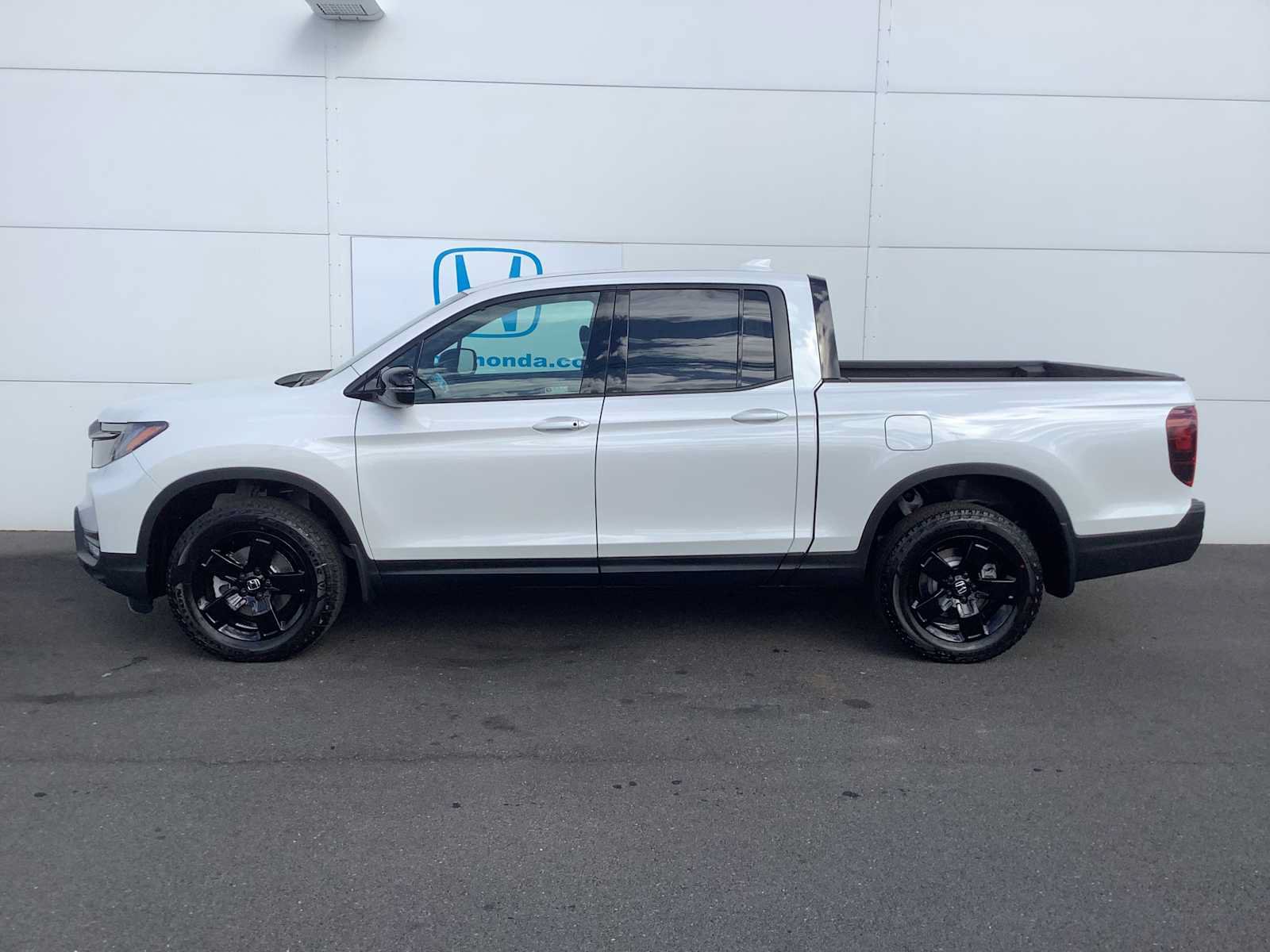 New 2026 Honda Ridgeline Black Edition image 3