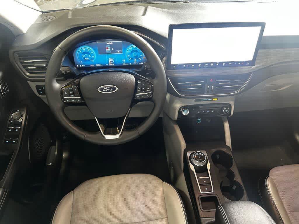 Used 2023 Ford Escape Platinum image 4