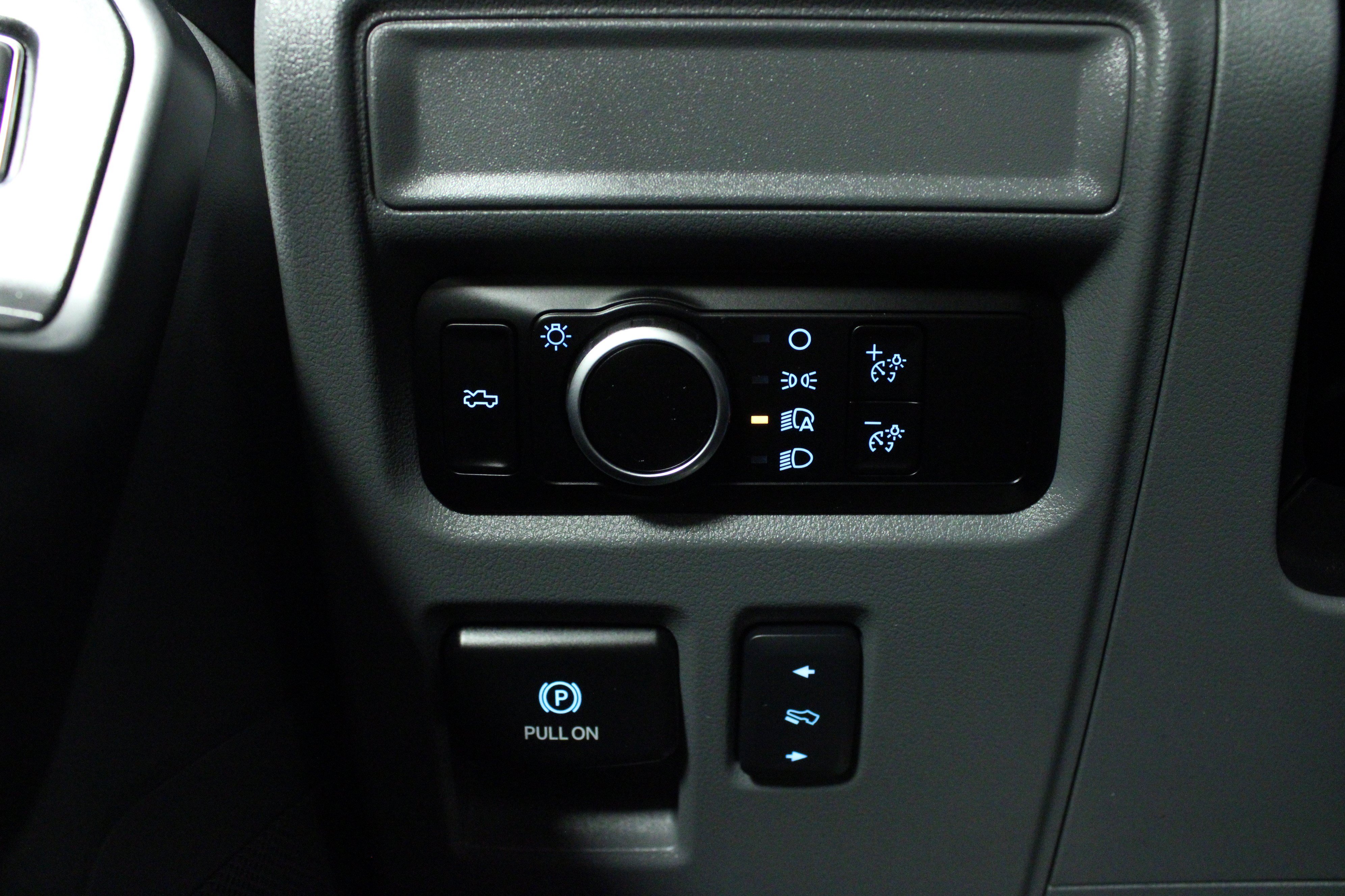 Used 2025 Ford F150 Lightning XLT AWD/4WD image 19