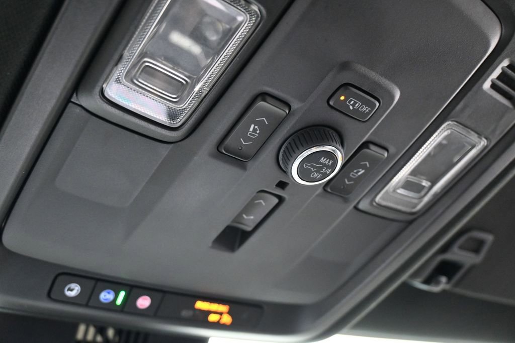 Used 2025 GMC Yukon XL Denali AWD/4WD image 30