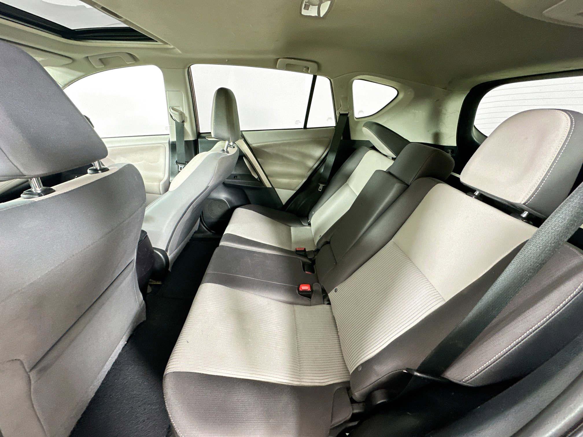 Used 2013 Toyota RAV4 XLE image 30