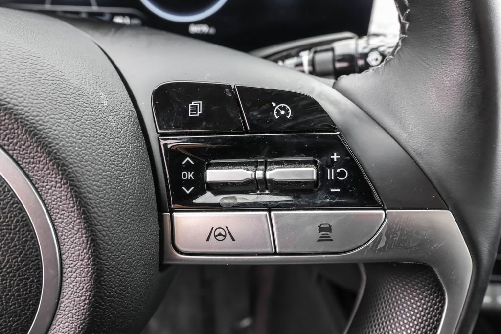 Certified 2021 Hyundai Elantra Limited w/ Cargo Package image 23