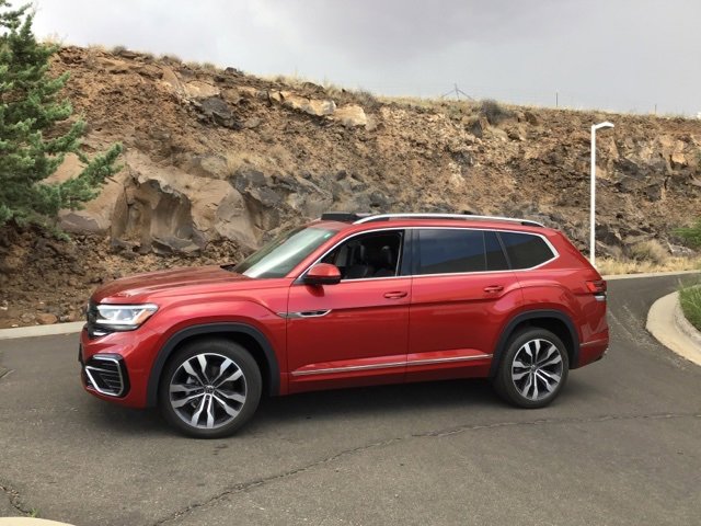 Used 2021 Volkswagen Atlas SEL Premium image 2