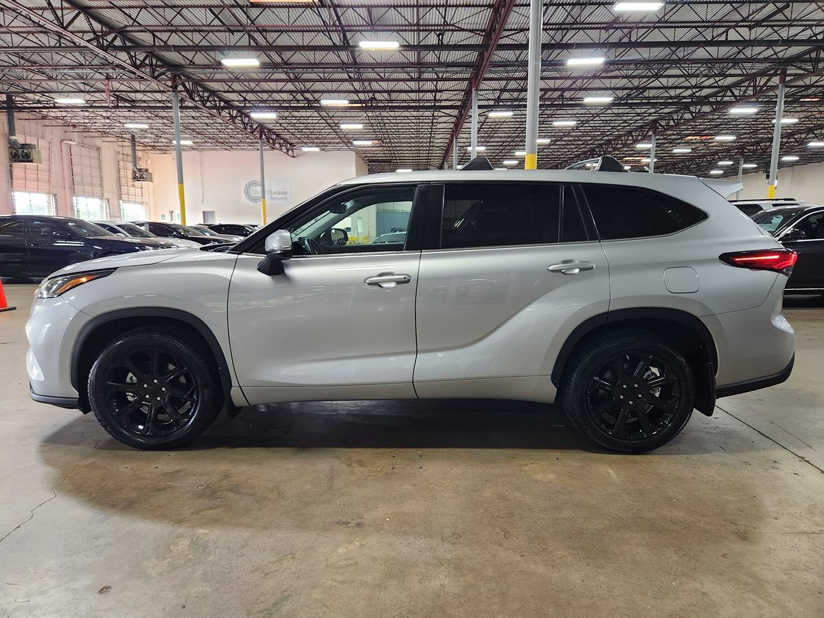 Used 2023 Toyota Highlander LE FWD image 7
