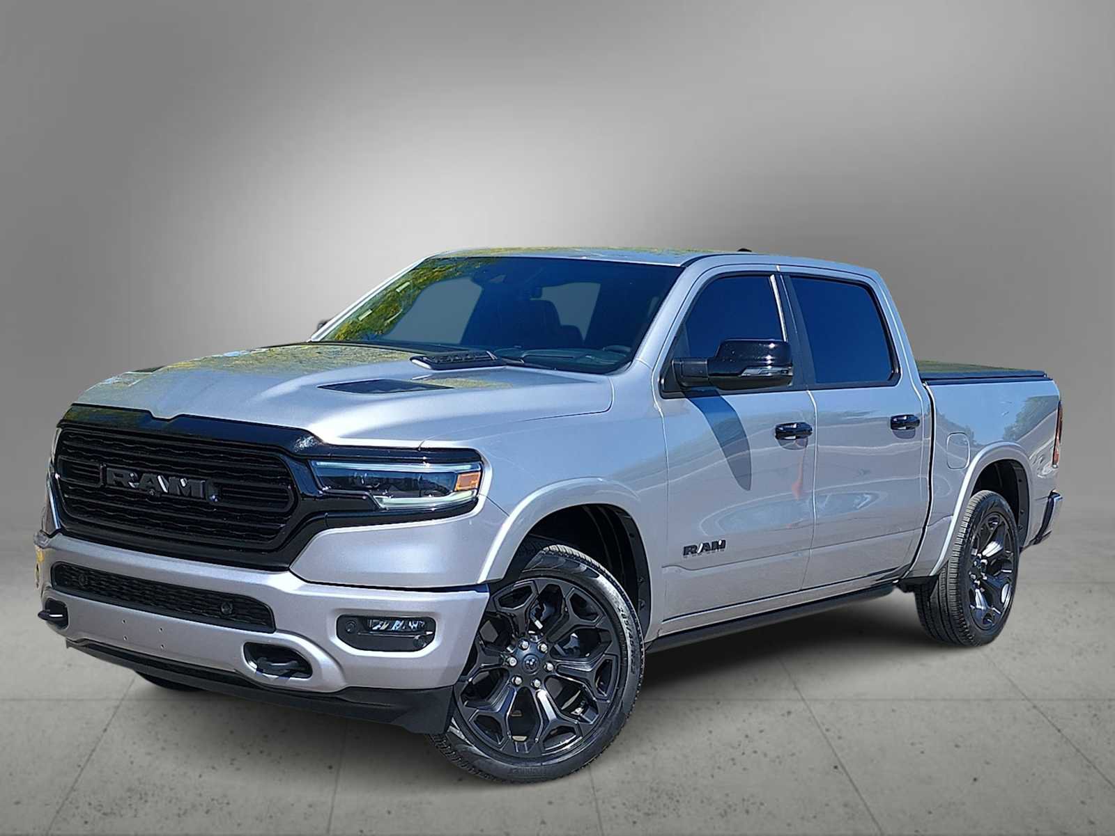 Used 2023 RAM 1500 Limited AWD/4WD image 1