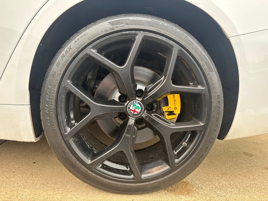 Used 2019 Alfa Romeo Giulia AWD image 26
