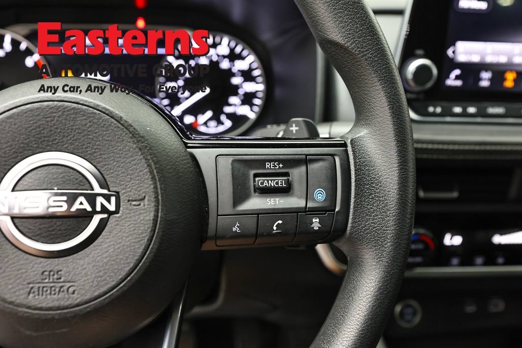 Used 2023 Nissan Rogue SV AWD/4WD image 15