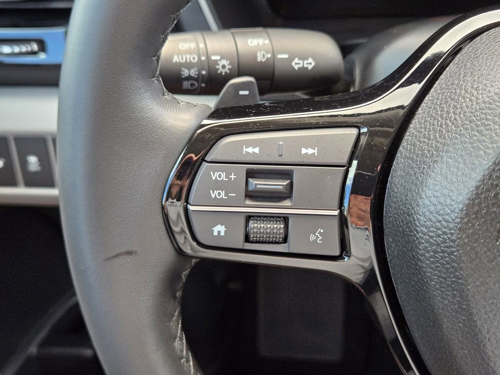 Certified 2025 Honda Pilot Touring image 32
