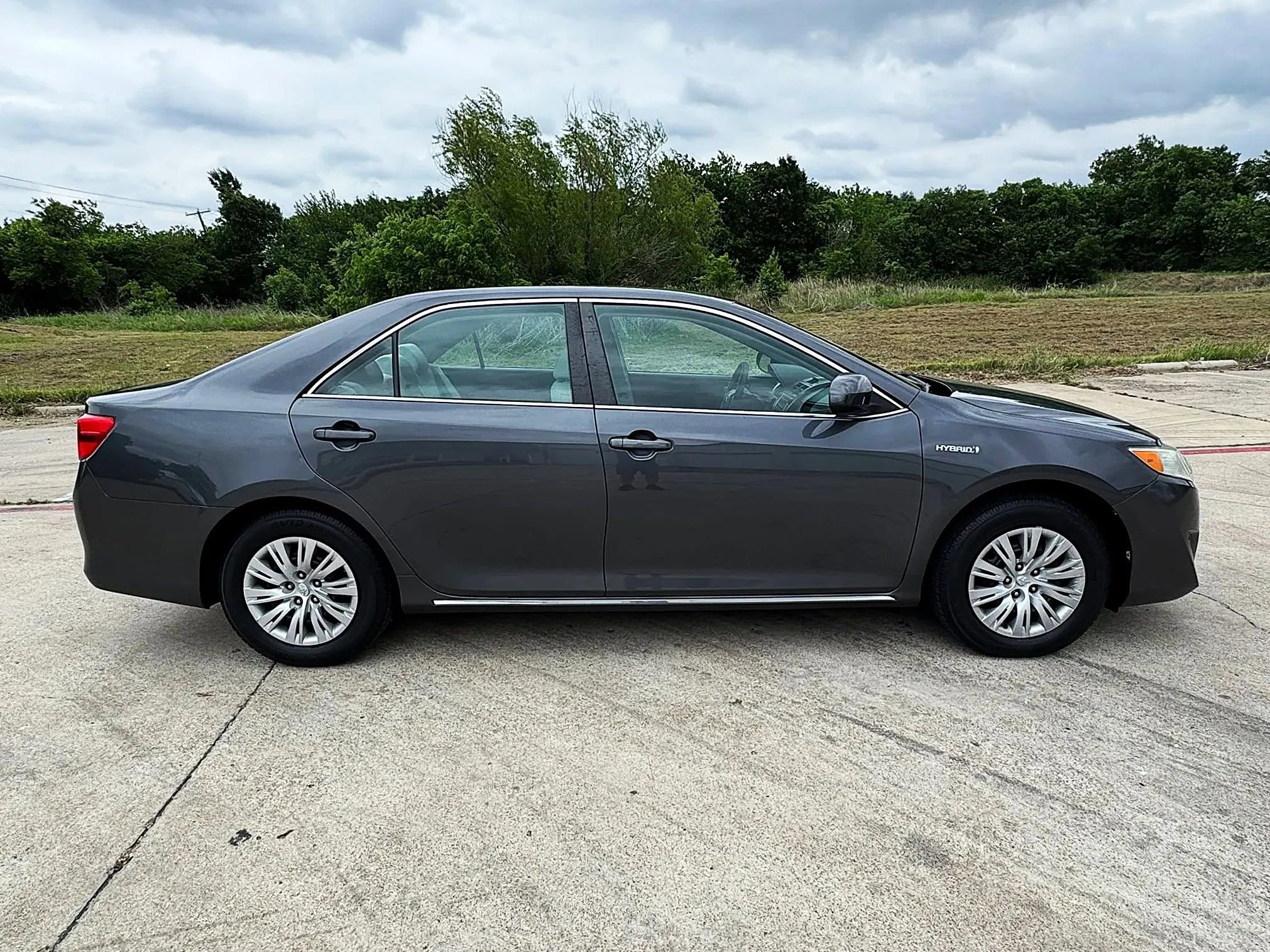 Used 2012 Toyota Camry LE FWD image 2