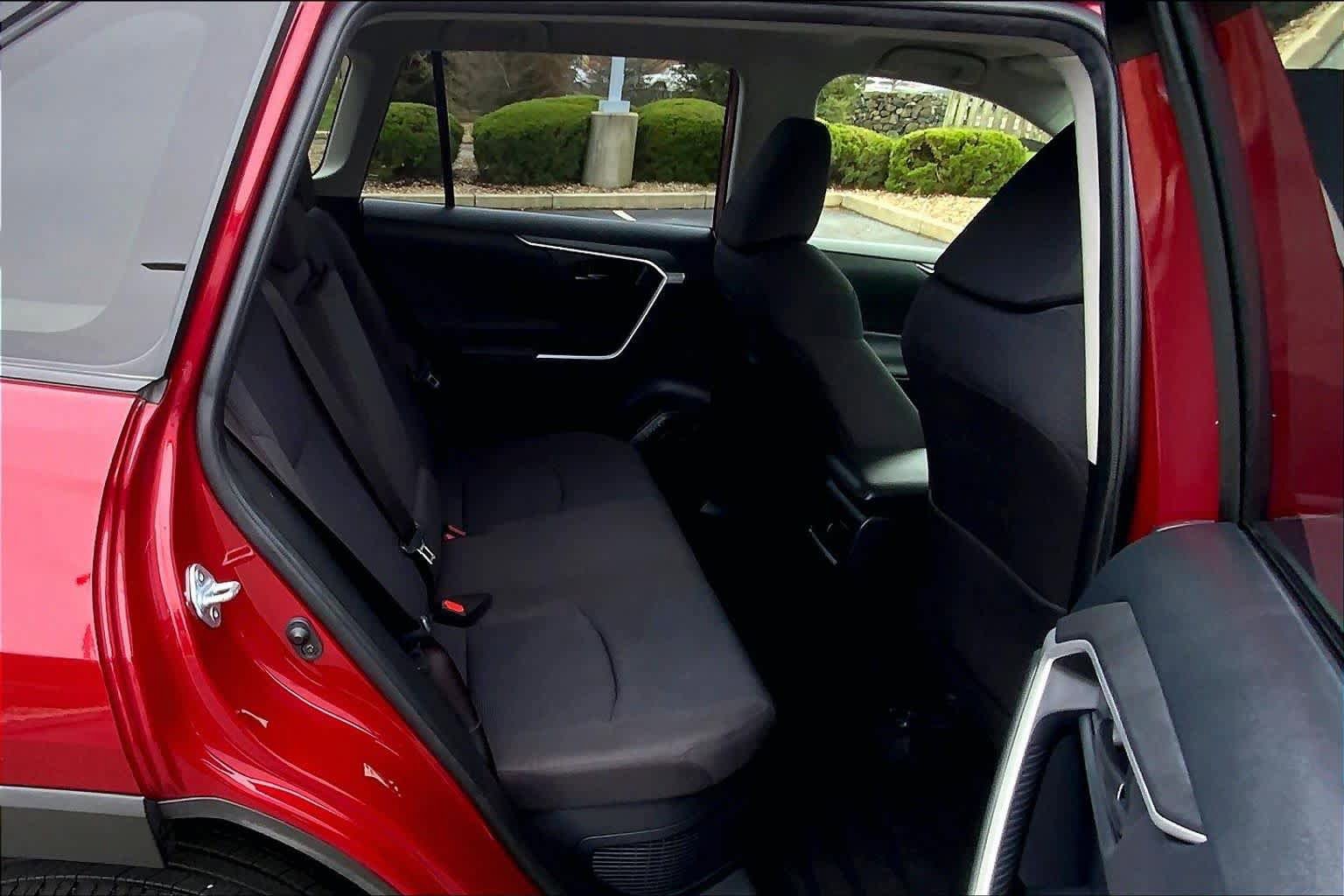 Used 2021 Toyota RAV4 LE image 20
