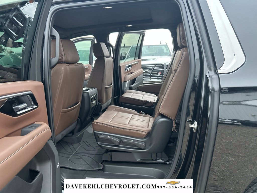 Used 2026 Chevrolet Suburban High Country w/ Sun And Tow Package AWD/4WD image 16