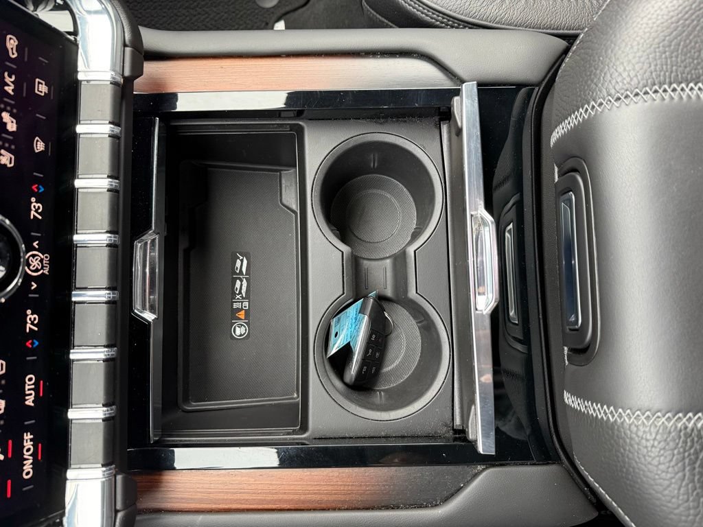 Used 2025 GMC Yukon XL Denali AWD/4WD image 38