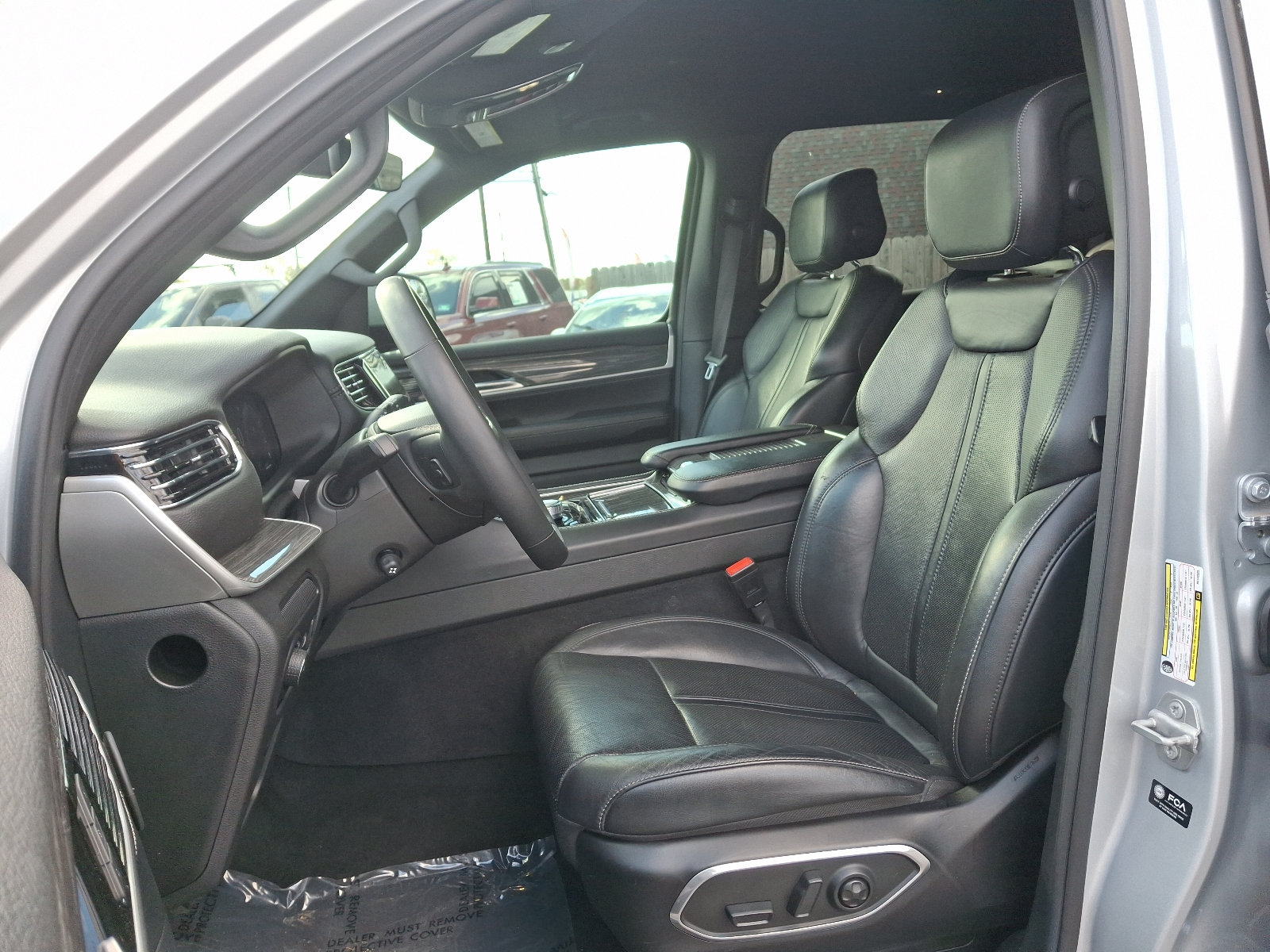Used 2022 Jeep Wagoneer Series III w/ Flexible Seating Group AWD/4WD image 14