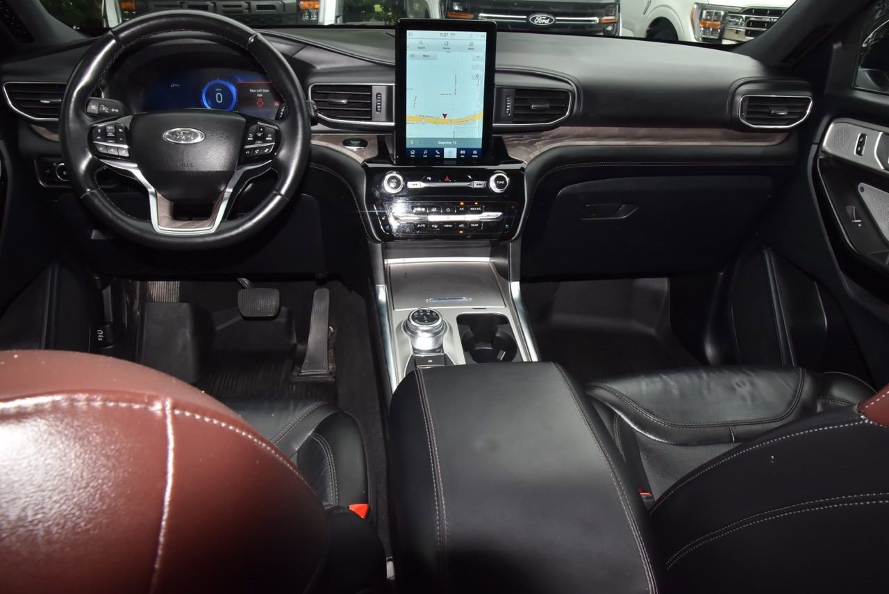 Used 2023 Ford Explorer Platinum w/ Technology Package AWD/4WD image 17
