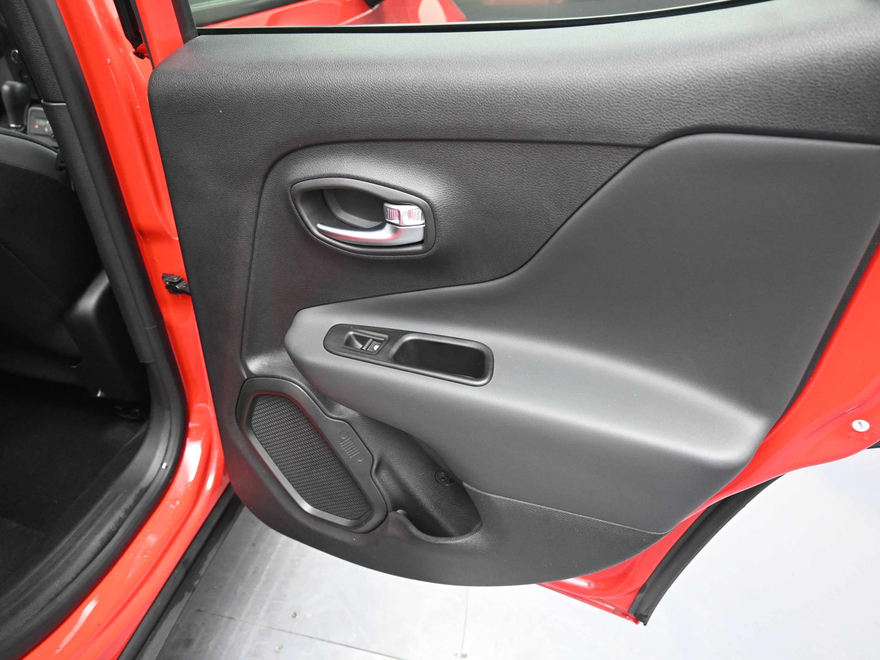 Used 2022 Jeep Renegade Latitude w/ Convenience Group image 24