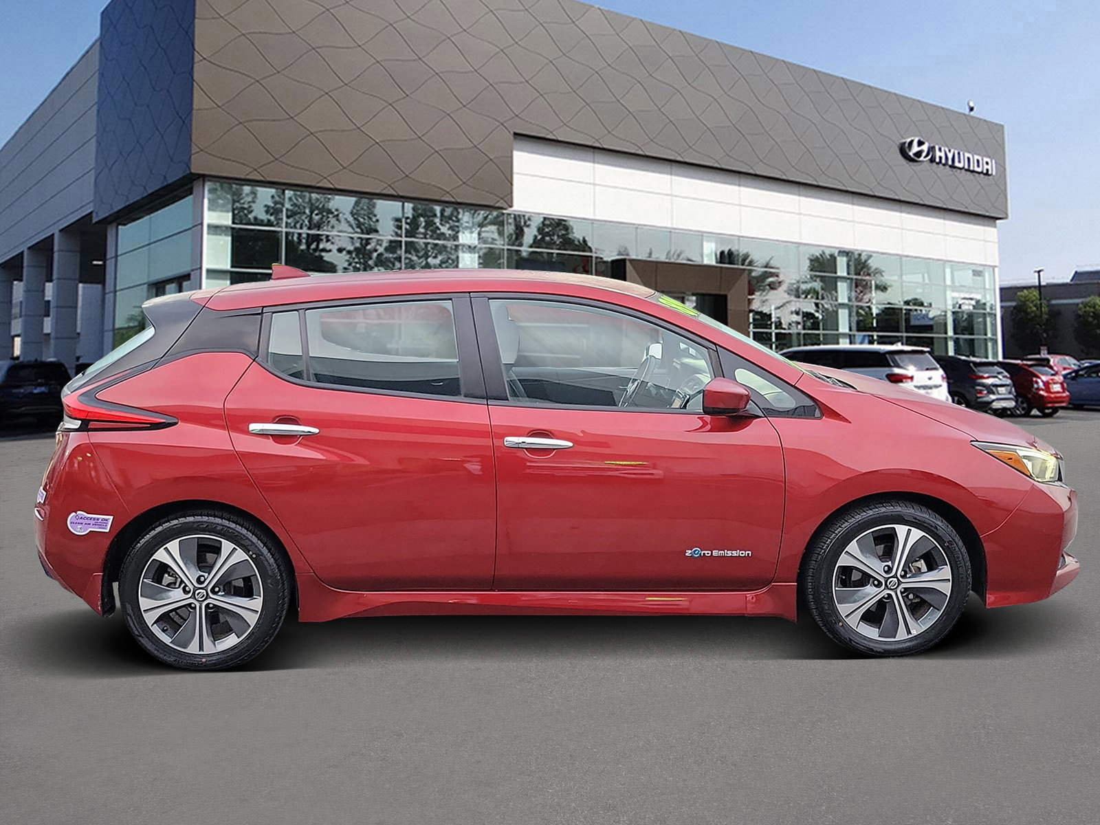 Used 2018 Nissan Leaf SV w/ SV Technology Package image 4