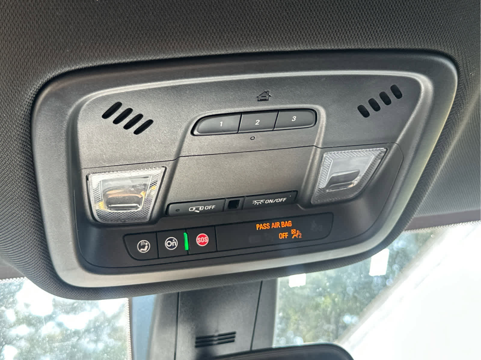 Used 2022 Chevrolet Traverse LT image 44