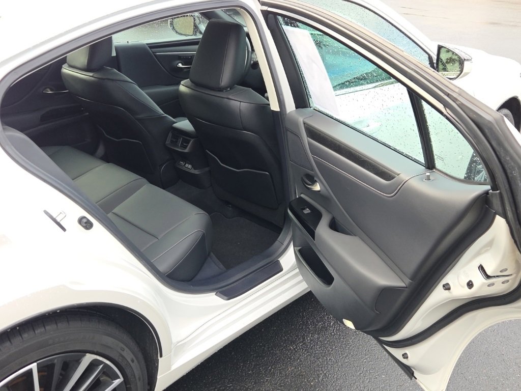 Certified 2024 Lexus ES 350 w/ Premium Package image 17