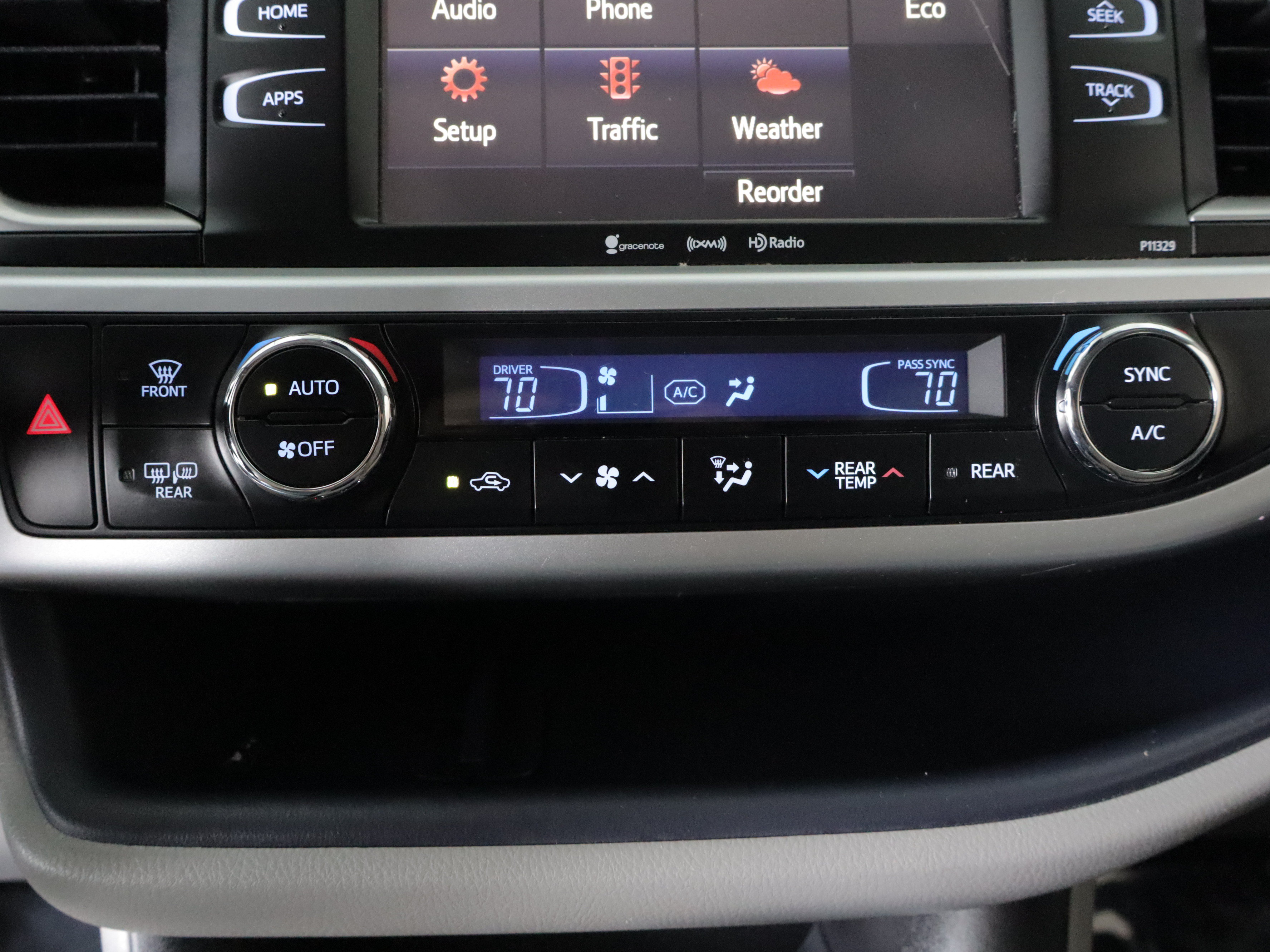 Used 2018 Toyota Highlander Plus AWD/4WD image 17