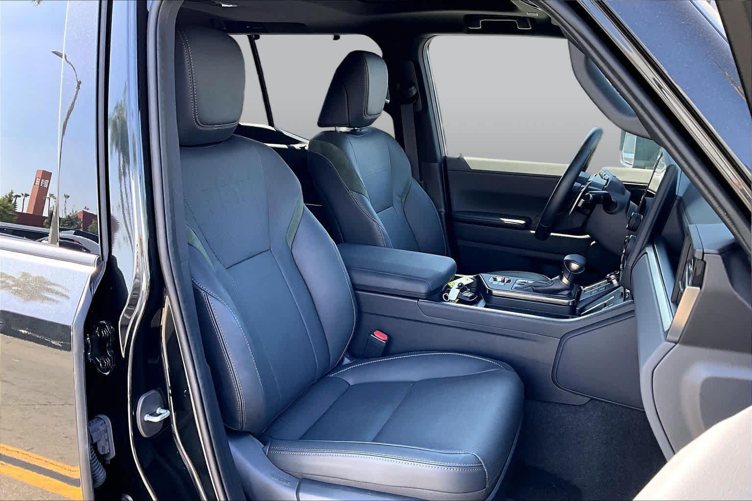 Used 2024 Lexus GX 550 AWD/4WD image 9