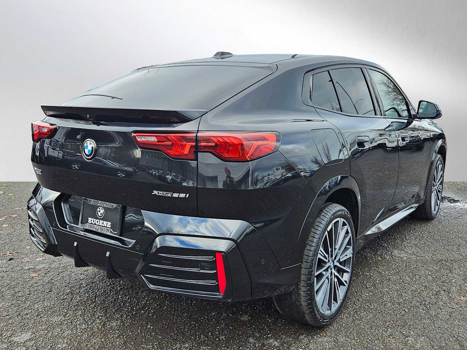 Used 2025 BMW X2 xDrive28i w/ Premium Package image 3
