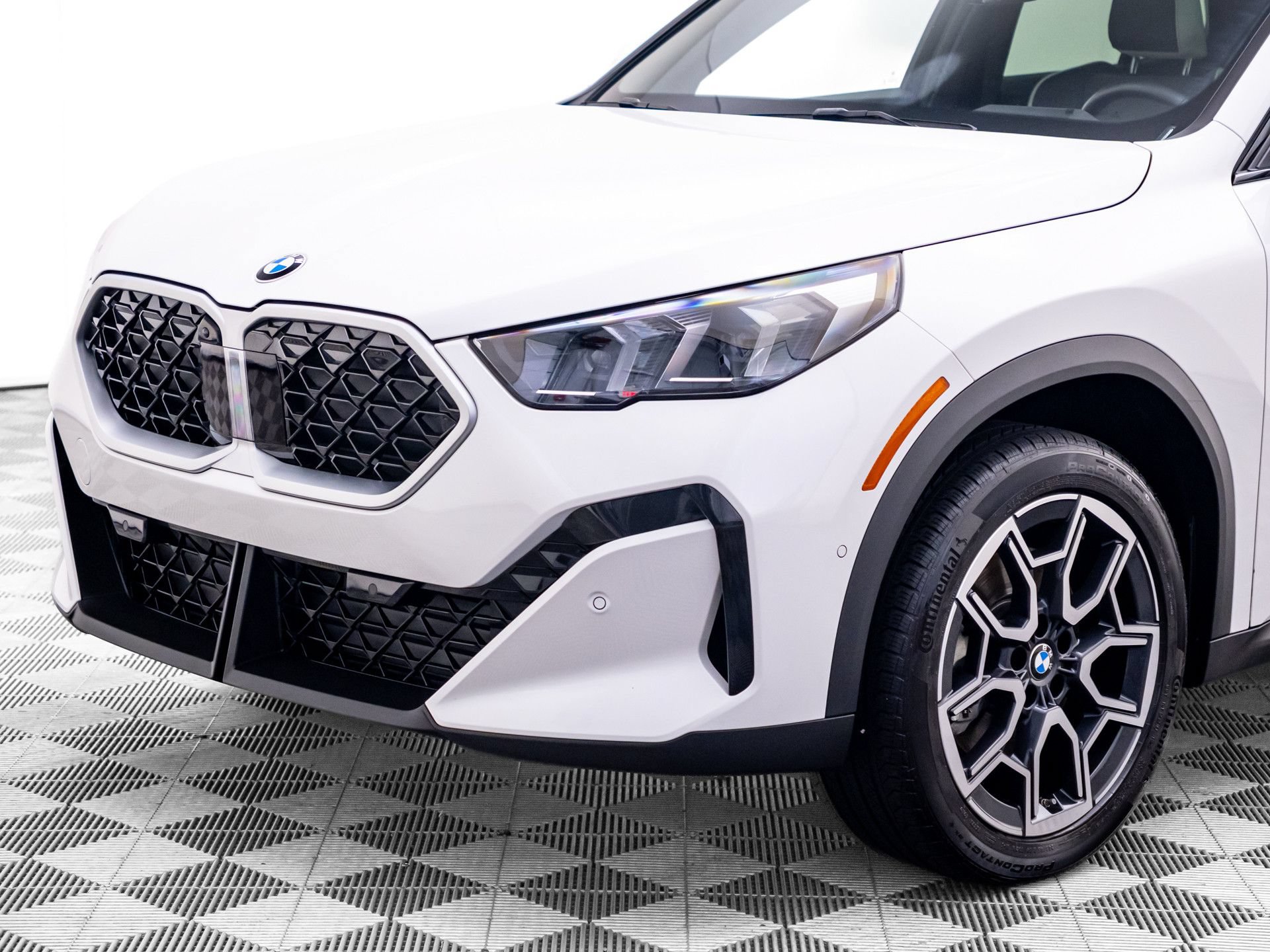 Used 2025 BMW X2 xDrive28i AWD/4WD image 37