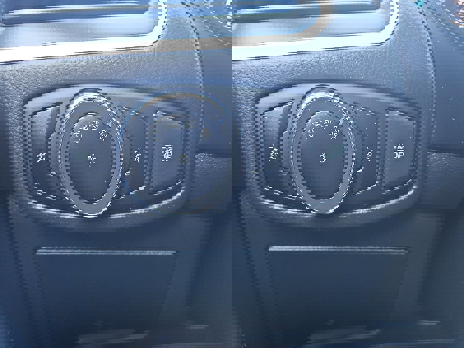 Used 2024 Ford Edge SEL image 15