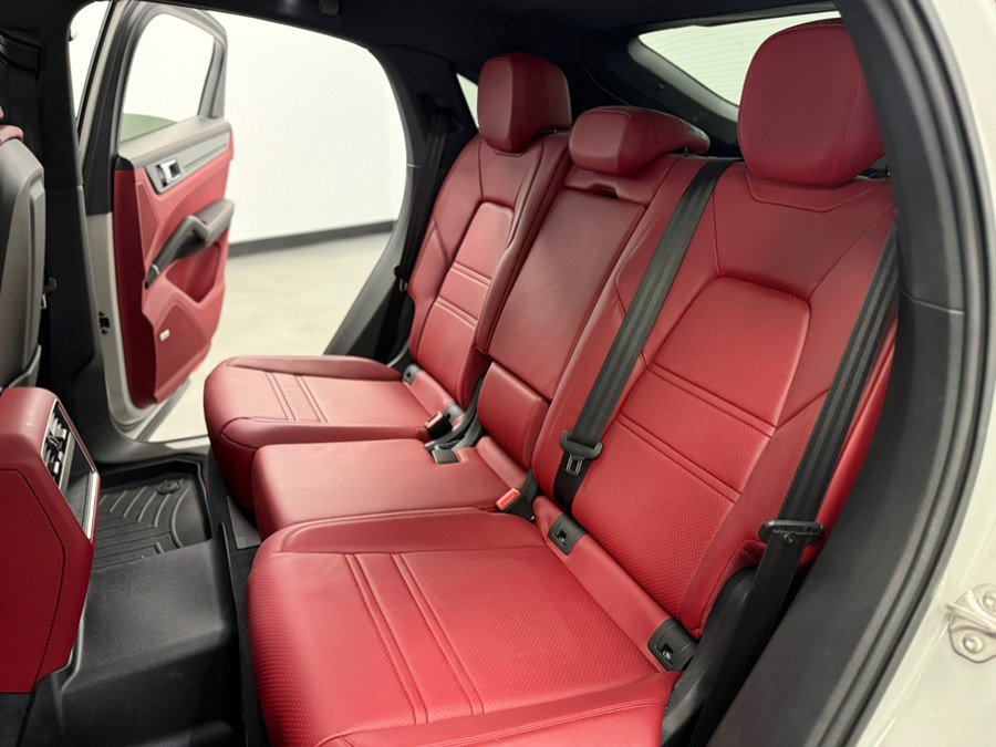 Used 2022 Porsche Cayenne Coupe AWD/4WD image 42