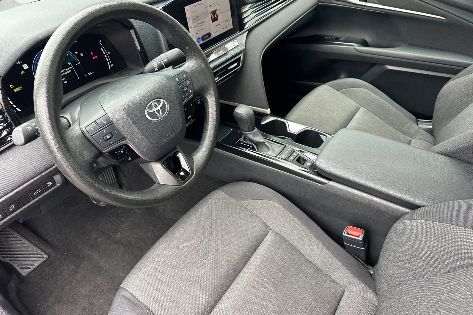 Used 2025 Toyota Camry LE image 10