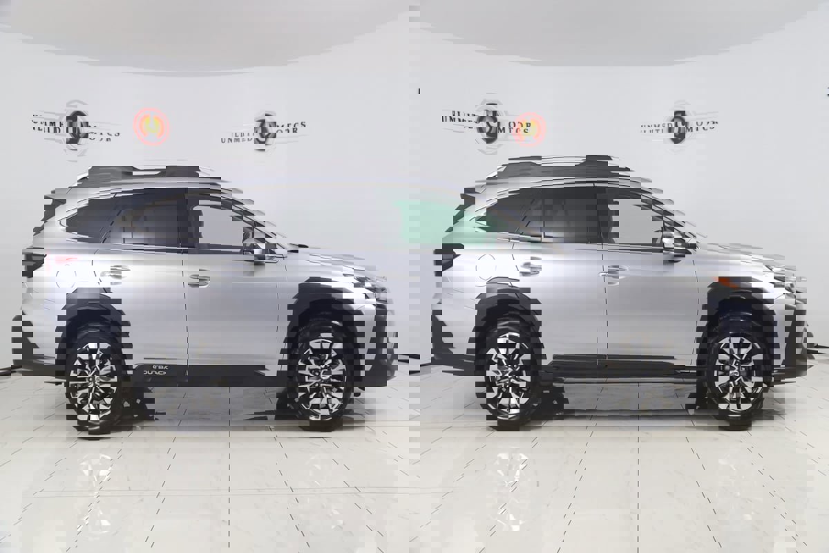 Used 2025 Subaru Outback Touring XT image 2