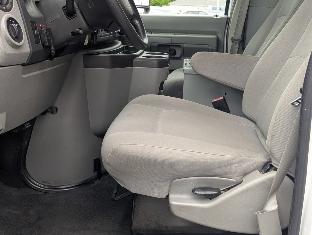 Used 2014 Ford E-150 and Econoline 150 w/ Power Group RWD image 11