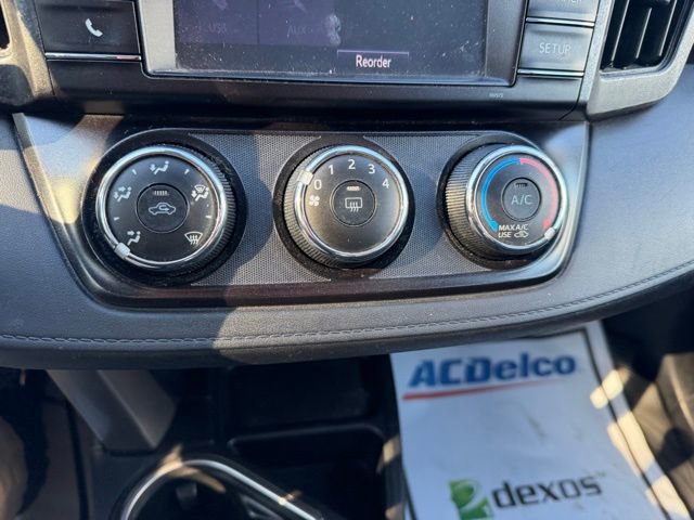 Used 2018 Toyota RAV4 LE image 23