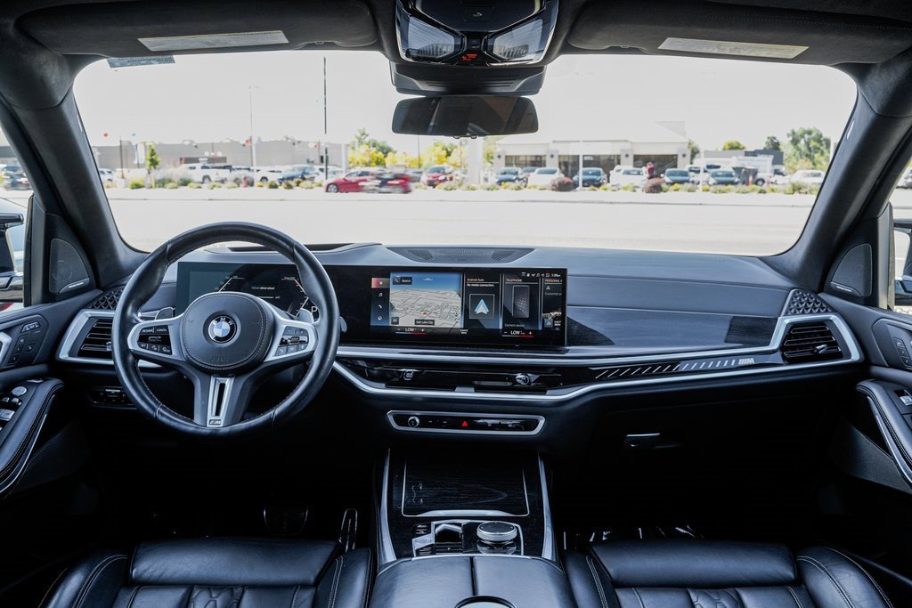 Used 2023 BMW X7 M60i image 11