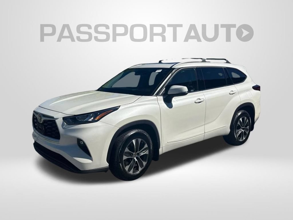 Used 2020 Toyota Highlander XLE AWD/4WD image 1