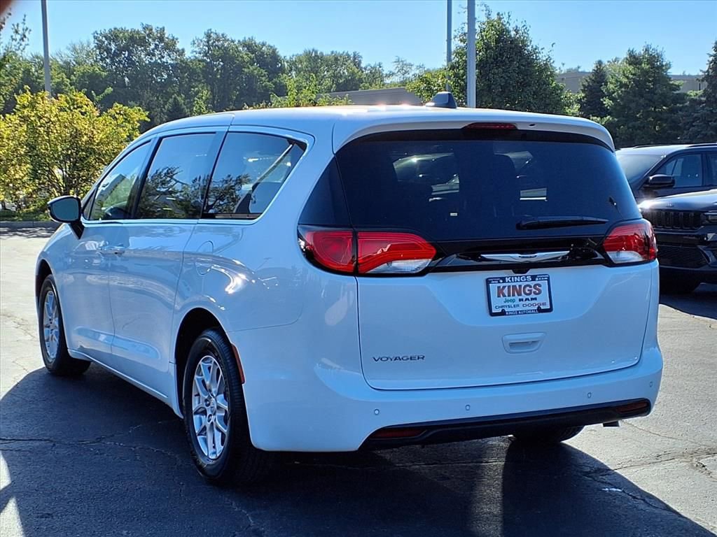 New 2026 Chrysler Voyager LX image 4