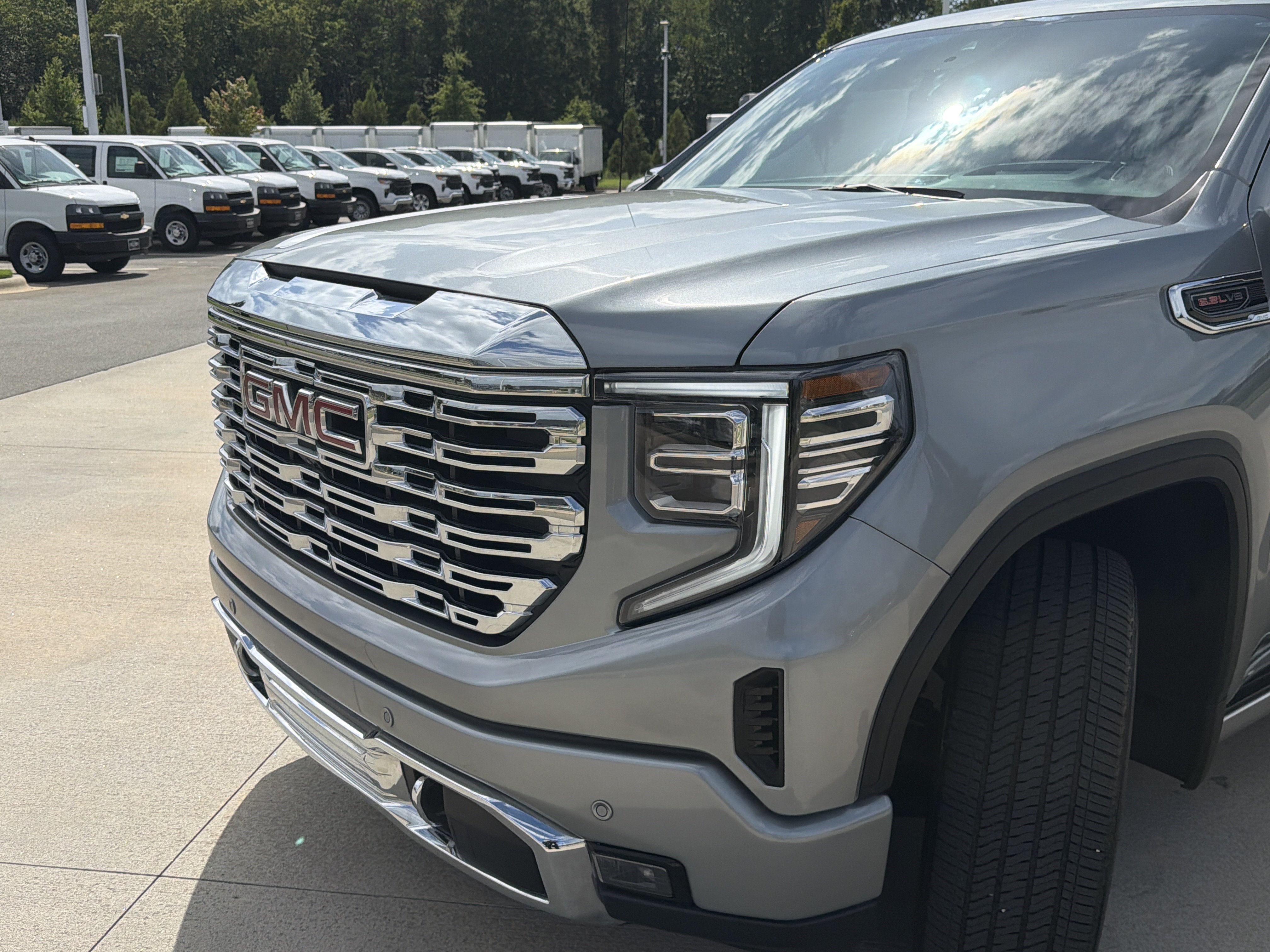 Used 2025 GMC Sierra 1500 Denali AWD/4WD image 6