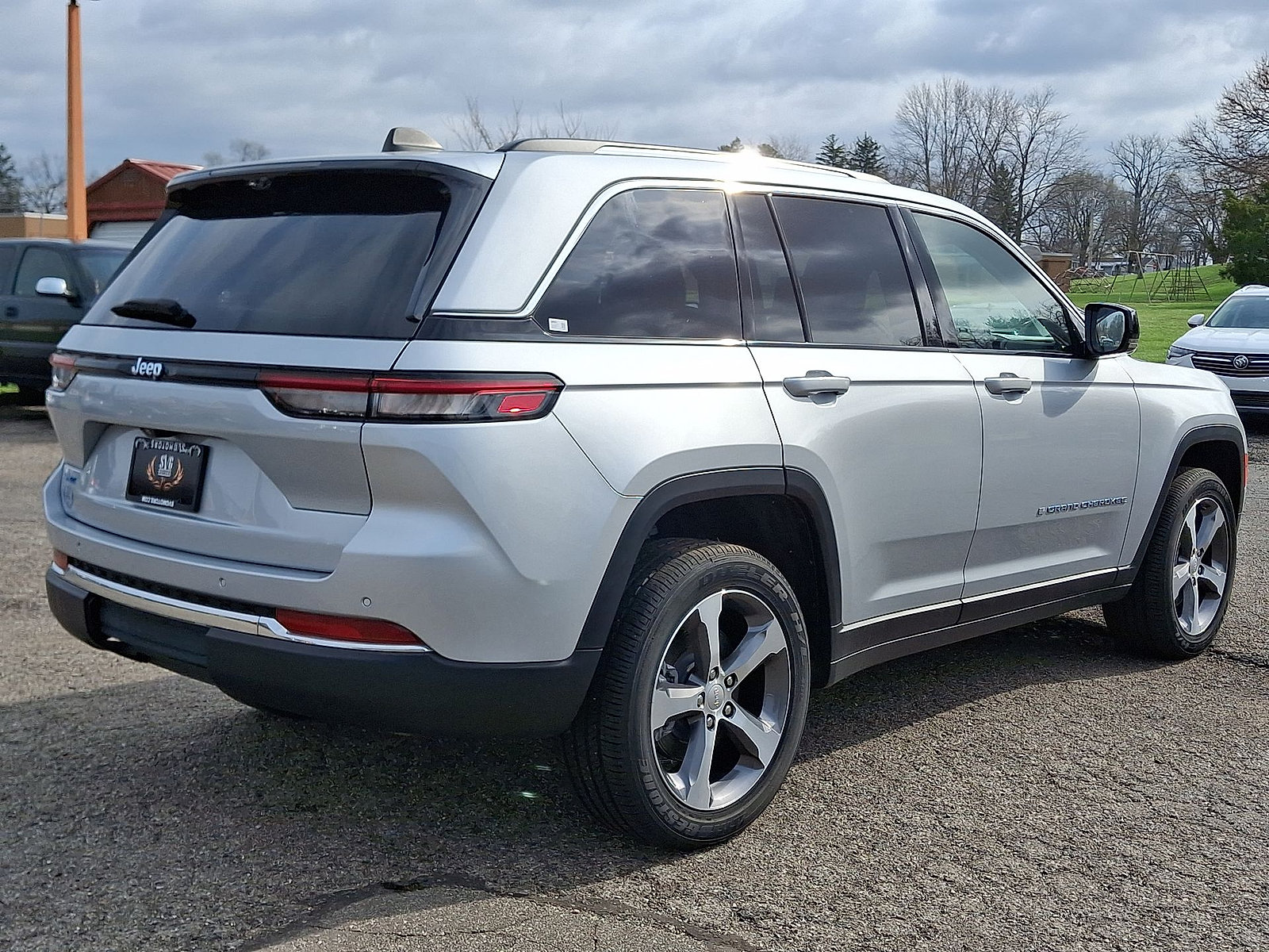 New 2024 Jeep Grand Cherokee Limited 4xe w/ Luxury Tech Group II AWD/4WD image 12