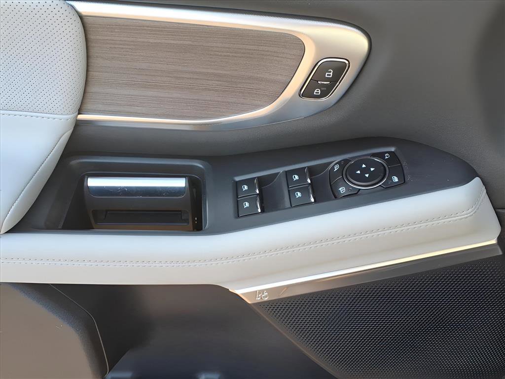 New 2025 Ford Expedition Platinum w/ Platinum Ultimate Package image 5