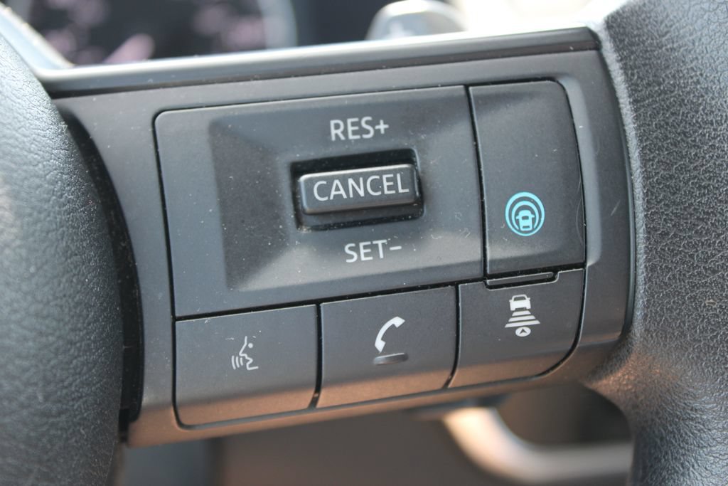 Used 2024 Nissan Rogue SV AWD/4WD image 38