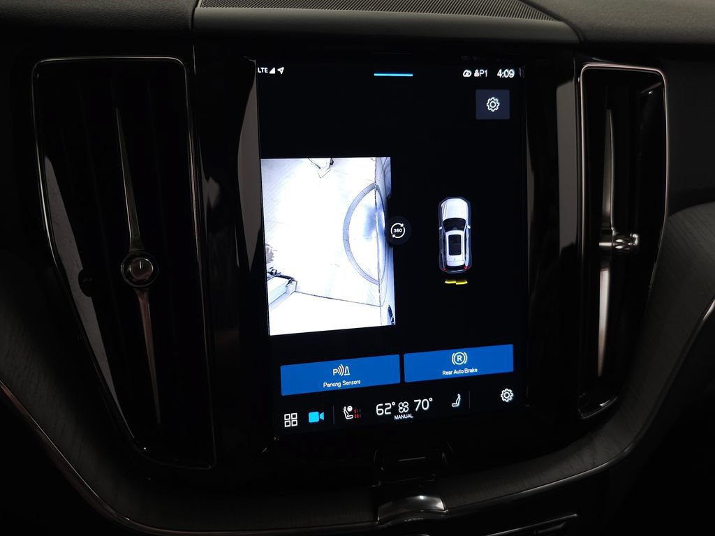 Certified 2025 Volvo XC60 B5 Plus AWD/4WD image 33