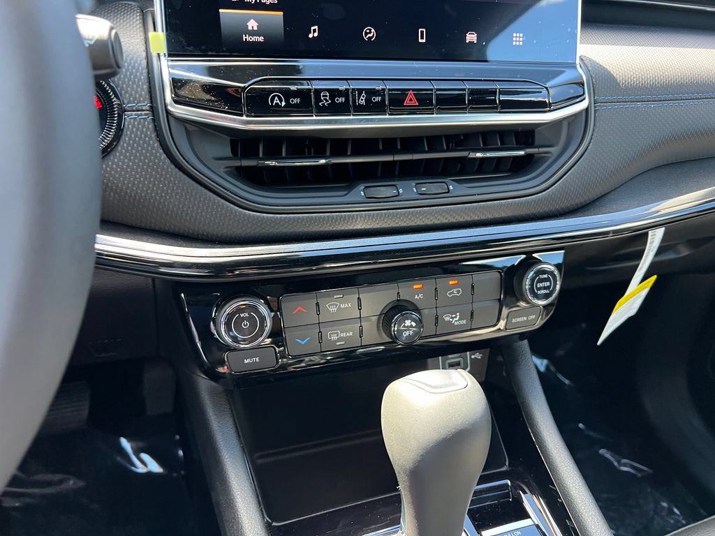 New 2026 Jeep Compass Latitude AWD/4WD image 26