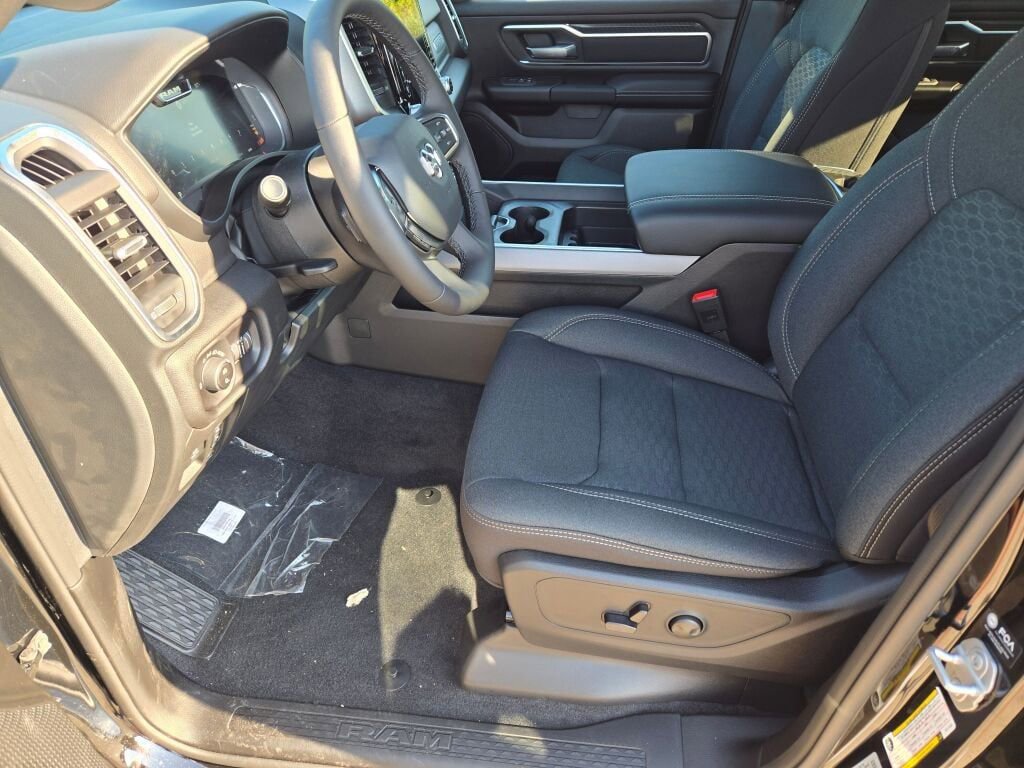New 2026 RAM 1500 4x4 Crew Cab image 17