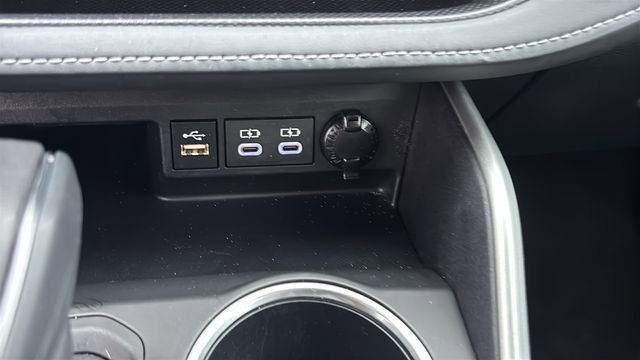 Used 2025 Toyota Highlander LE image 23