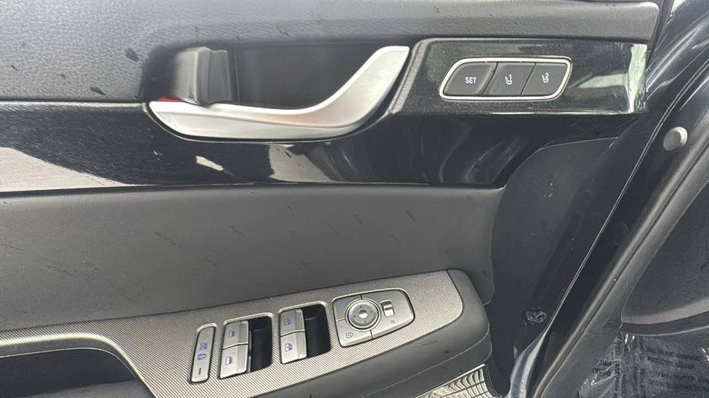 Used 2022 Hyundai Palisade Limited w/ Winter Package image 21