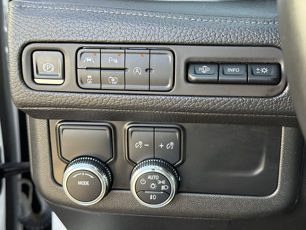 Used 2024 GMC Yukon Denali RWD image 17