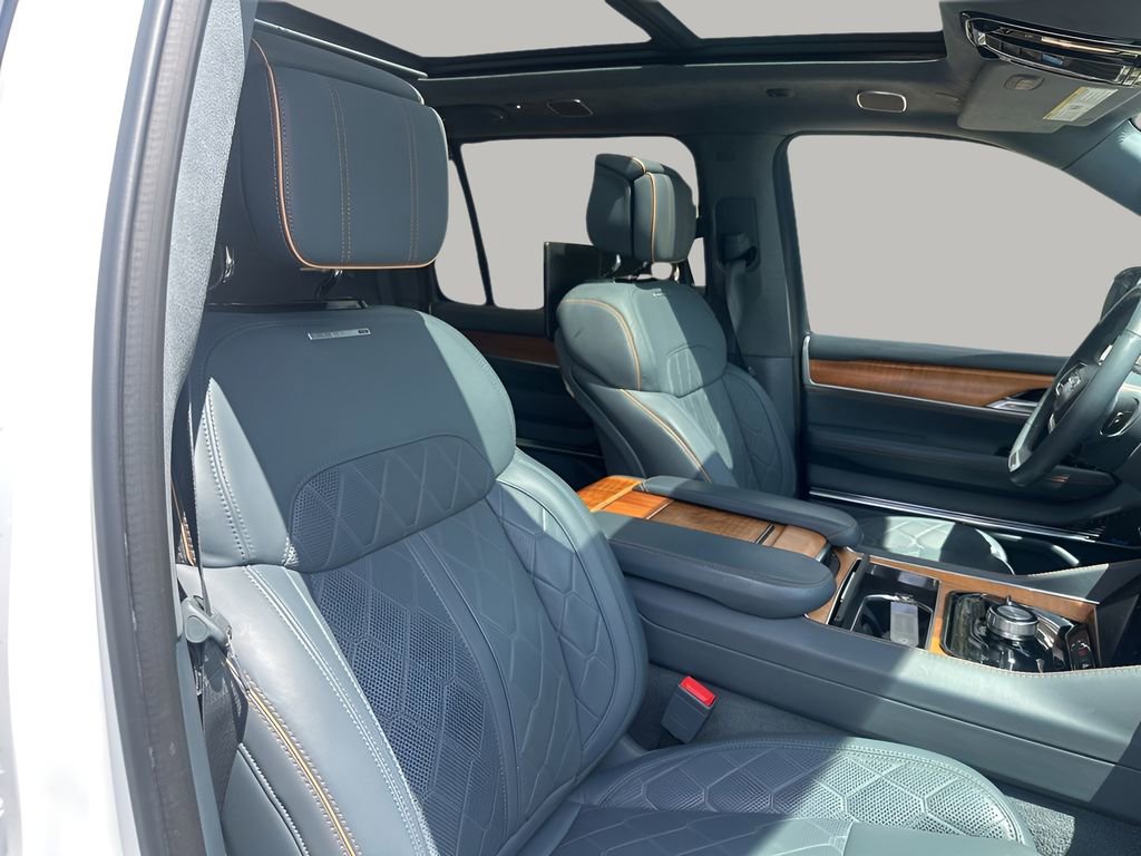 Used 2022 Jeep Grand Wagoneer Series III w/ Rear Seat Video Group 1 image 14