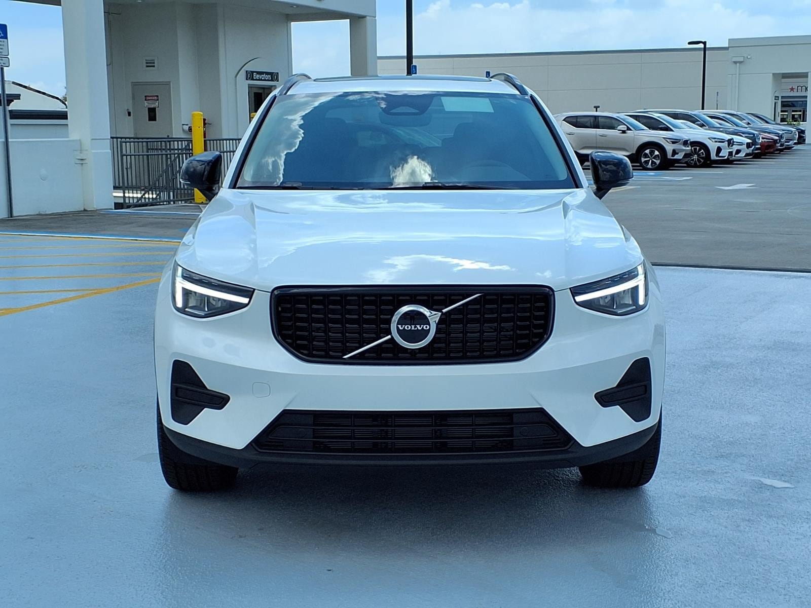 New 2026 Volvo XC40 B5 Core AWD/4WD image 2