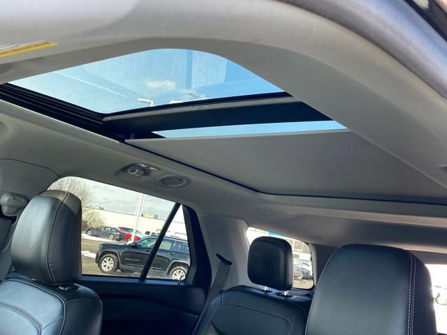 Used 2023 Ford Explorer XLT image 16