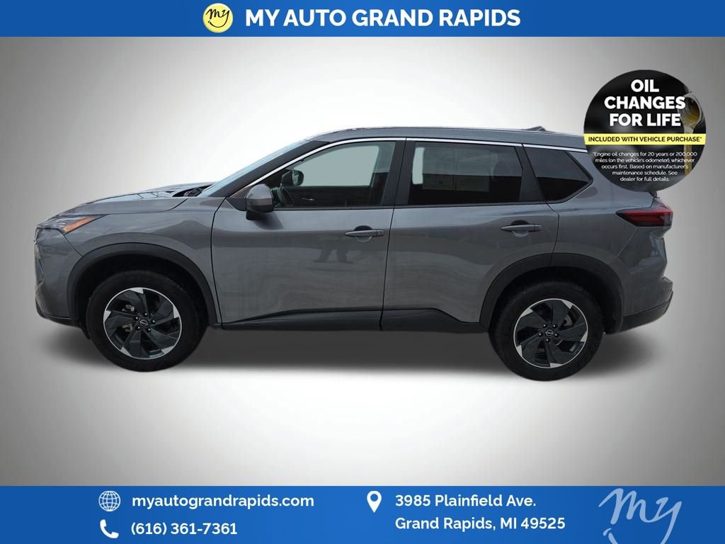 Used 2024 Nissan Rogue SV image 4