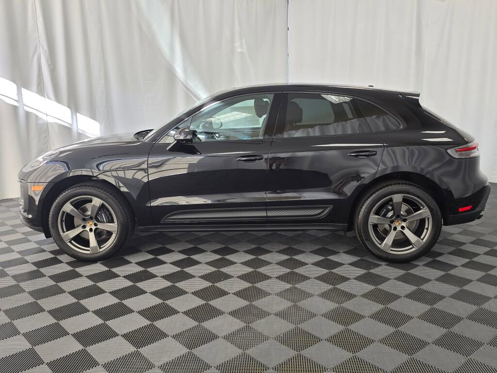 New 2026 Porsche Macan image 2
